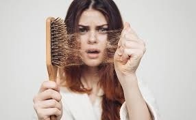 nấm tóc gây rụng tóc không