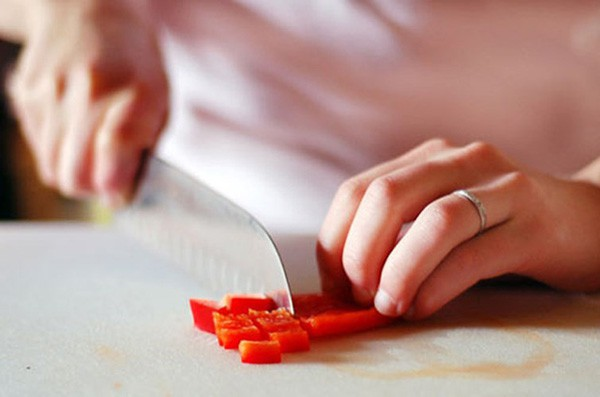 bỏng da do tiếp xúc ớt