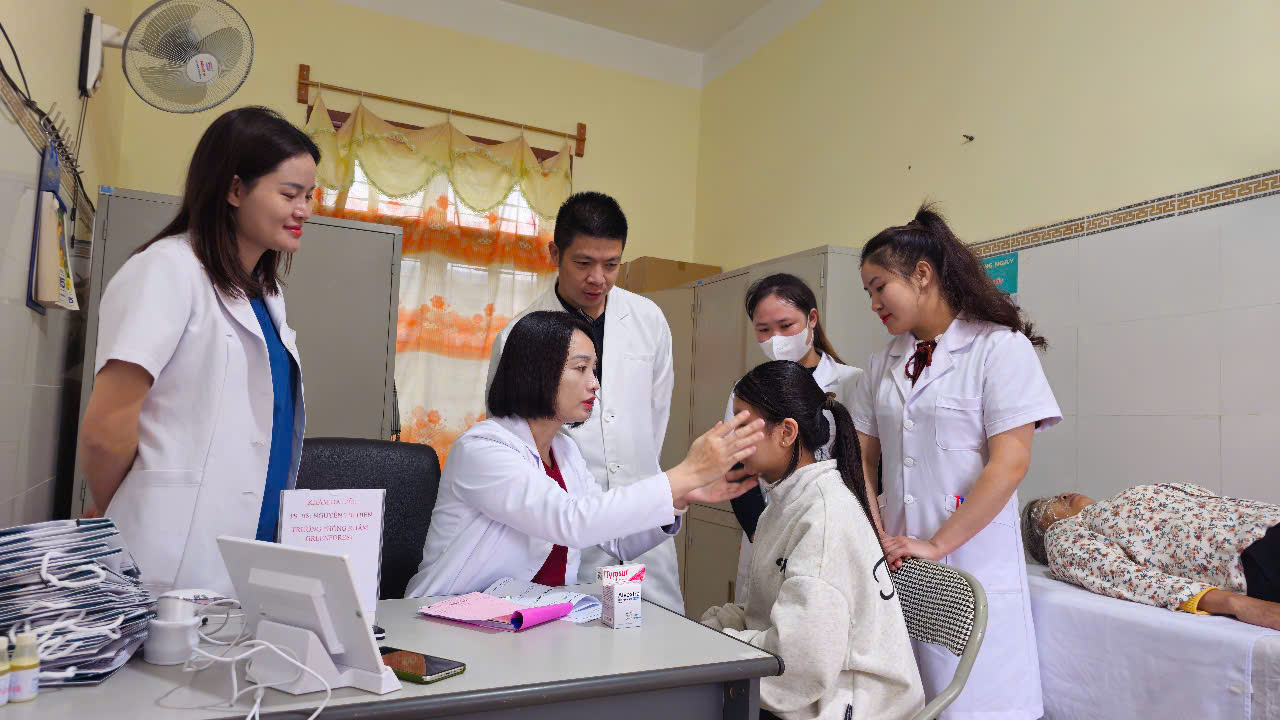 hình ảnh viêm da cơ địa người lớn
